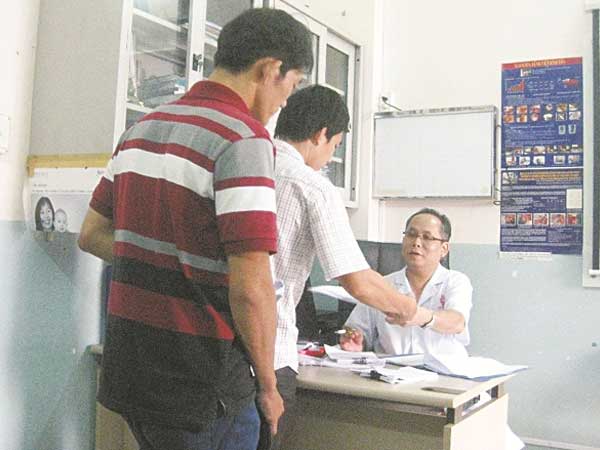 Chuyện bi hài khi nam giới tự giải quyết trục trặc sinh lý
