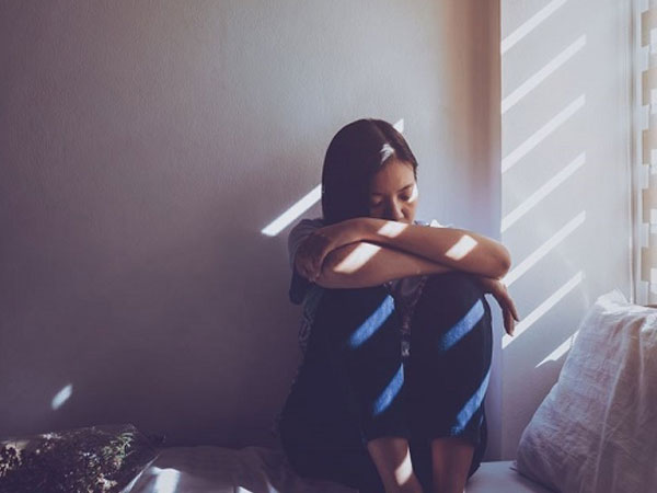 Đêm ấy uống say, tôi về nhà người yêu qua đêm, không ngờ đang ngủ thì giật thót mình khi sờ phải thứ trơn trượt lành lạnh đang quấn chặt vào anh