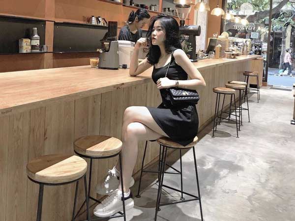 Bạn gái Văn Hậu - Hoàng Anh 'ốc' bị 'soi' thả tim em trai của Sơn Tùng M-TP không trượt phát nào, yêu xa vẫn ổn chứ ha?!