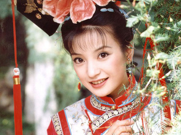 Triệu Vy: Nàng 'Cách Cách' bị hiểu nhầm hay mỹ nhân hung đồ, 'ăn cháo đá bát' khiến cả Cbiz thù ghét đến mức tẩy chay?