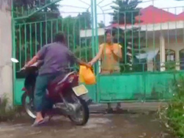 Vụ cán bộ trung tâm nhân đạo 'tuồn' quà từ thiện ra ngoài: 'Những tấm lòng thiện nguyện sẽ thấy như bị lừa'
