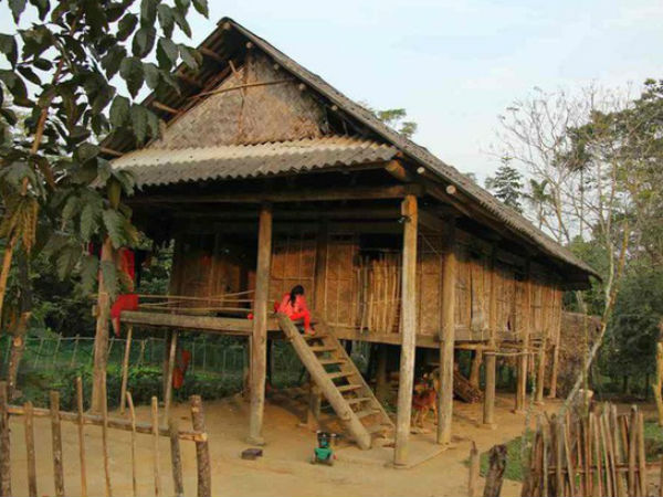 Mâu thuẫn trong lúc nhậu, anh đẩy em trai ngã trúng cân đồng hồ tử vong