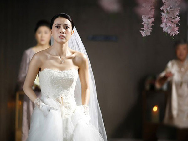 Sau khi chụp ảnh cưới ở Thái Lan và lễ ăn hỏi hoành tráng cùng màn trao thân của cô dâu, chú rể thú nhận sốc: 'Nằm cạnh em anh lại thấy sợ hãi'