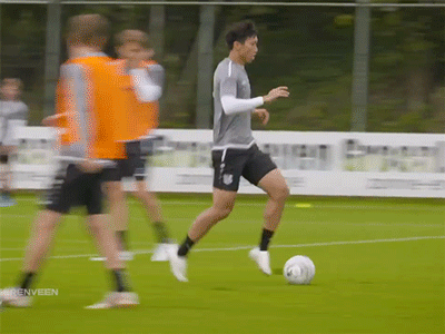 Đoàn Văn Hậu phô diễn kỹ thuật biến thủ môn SC Heerenveen thành trò hề