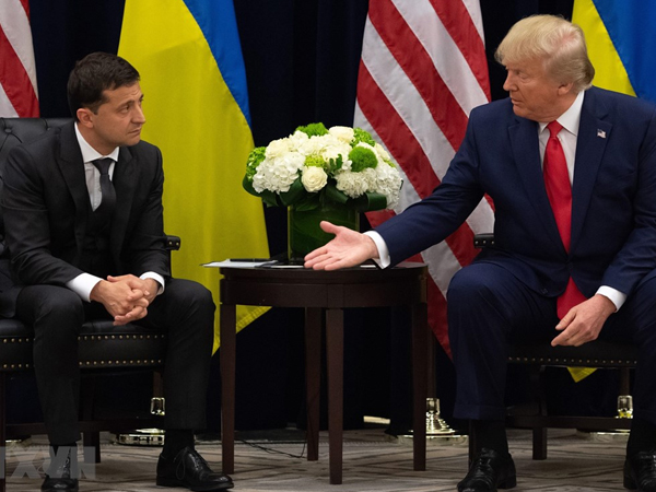 Ông Trump muốn gặp người tố giác trong vụ bê bối điện đàm với Ukraine