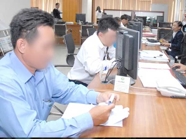 Mua bảo hiểm nhân thọ: Khách hàng lo bị 'vắt chanh bỏ vỏ'