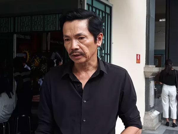 Đông đảo nghệ sĩ đến viếng NSND Thế Anh