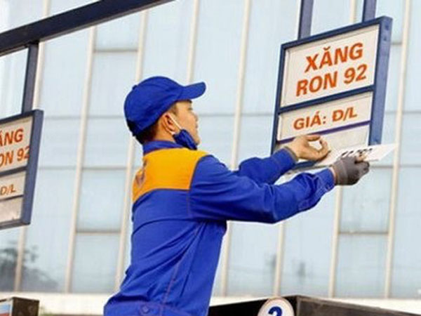 Giá xăng hôm nay sẽ tăng đột biến?