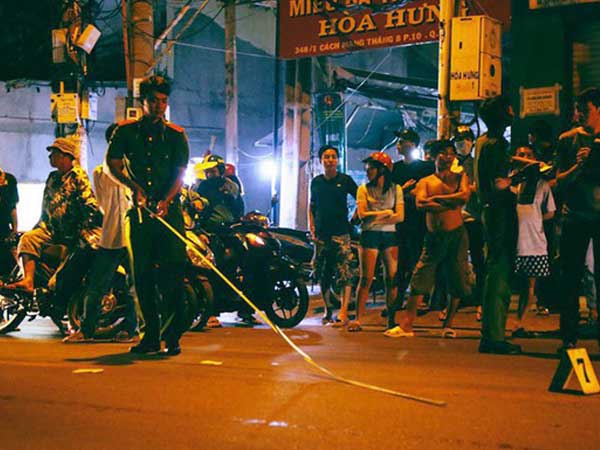Hai nhóm 'giang hồ' hỗn chiến kinh hoàng ở Sài Gòn, 3 người bị thương
