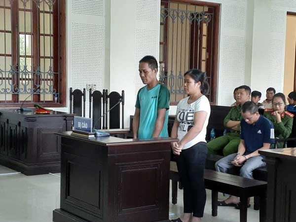 Vợ chồng dắt nhau vào tù vì buôn bán trẻ em qua biên giới