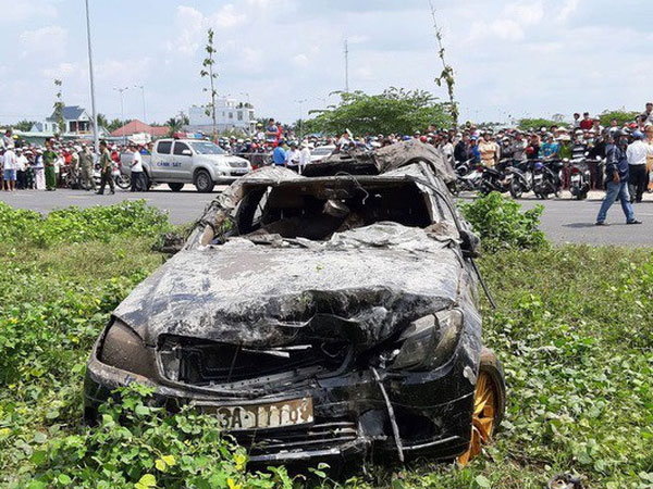 Vụ 3 thi thể trong xe Mercedes nằm dưới kênh: Người mẹ từng đăng tin tìm kiếm 2 con trai và con dâu đang mang bầu 7,5 tháng
