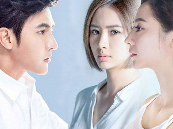 Vừa nhìn thấy phù dâu, chồng sắp cưới bật khóc đánh rơi cả nhẫn