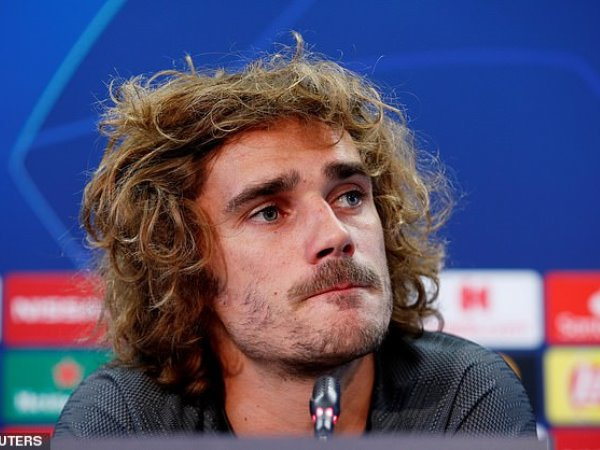 Griezmann: 'Rất khó để nói chuyện với Messi'