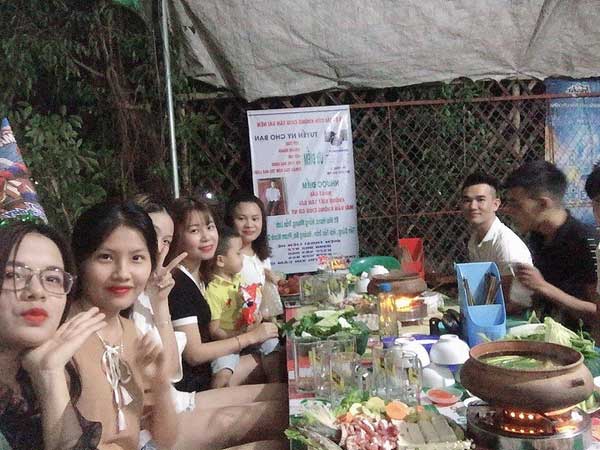 Bạn thân nhà người ta chưa bao giờ khiến dân mạng thất vọng: Thấy bạn ế bền vững, in ngay banner tuyển người yêu hộ