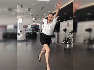 Cầm 350 triệu 'phí ly dị' của Thái (Hoa Hồng Trên Ngực Trái), Khuê vui sướng chạy đến suýt 'trượt vỏ chuối'?