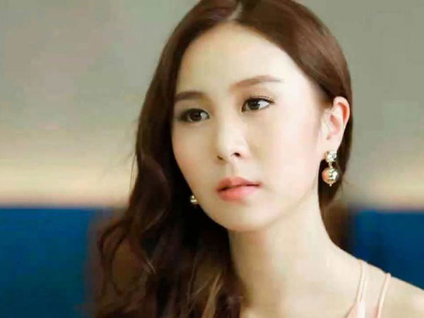 Chồng phản bội người vợ tào khang rồi cưới gái trẻ, chẳng ngờ đúng lúc trao nhẫn vợ cũ xuất hiện 'chất ngất' cùng món quà quá thâm thúy