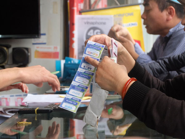 Trước đợt thanh tra toàn diện, sim rác bán tràn lan với giá rẻ như mớ rau ngoài chợ