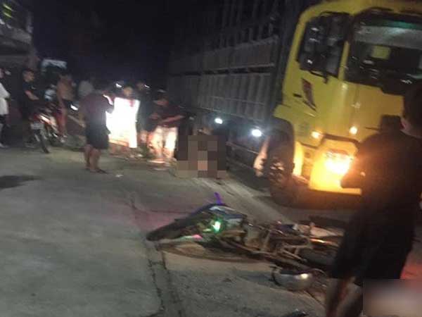 Tông vào xe tải đỗ bên đường, 3 người họ hàng ở Hà Tĩnh tử vong
