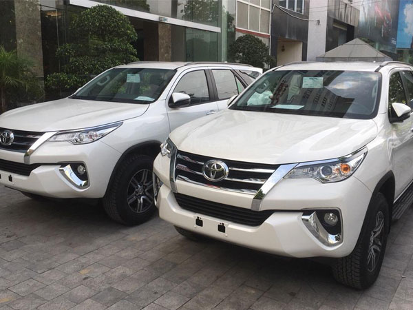 Ford Explorer và Toyota Fortuner - cặp đôi từng bán 'bia kèm lạc' phải chạy đua giảm giá 100-200 triệu để chào khách Việt