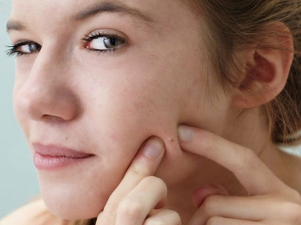 Mụn ở mũi chảy máu khi rửa mặt, không ngờ mắc ung thư