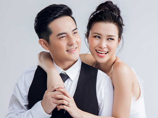 Lộ tin nhắn mời cưới của Đông Nhi và Ông Cao Thắng, hôn lễ sẽ được tổ chức vào tháng 11