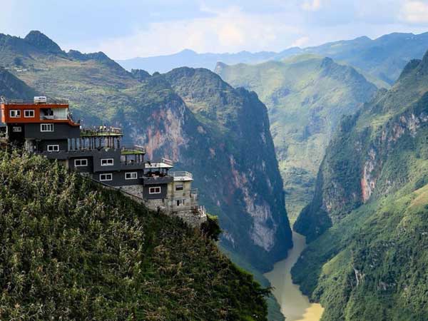 Chủ tịch huyện lên tiếng về công trình khách sạn 7 tầng trên đèo Mã Pí Lèng đang bị dân mạng kêu gọi tẩy chay