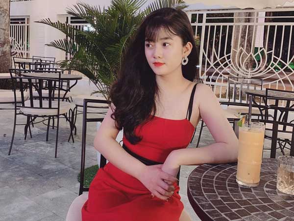 Nhan sắc 'không đùa được đâu' của 'tú bà hot girl' vừa bị tạm giữ