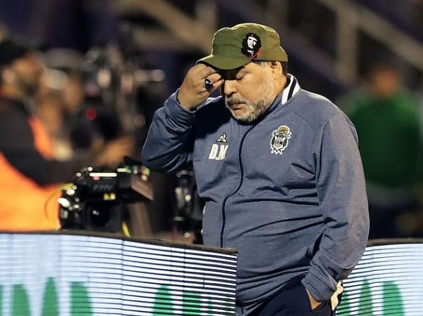 Sốc: Maradona đẩy 7 cầu thủ Gimnasia xuống đội trẻ sau khởi đầu bết bát