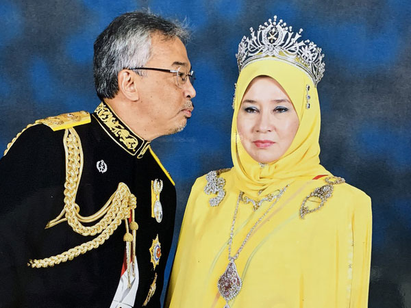 Người đẹp Nga bị tố là 'kẻ đào mỏ', đòi cựu vương Malaysia biệt thự hạng sang và tiền trợ cấp hậu ly hôn 700 triệu mỗi tháng