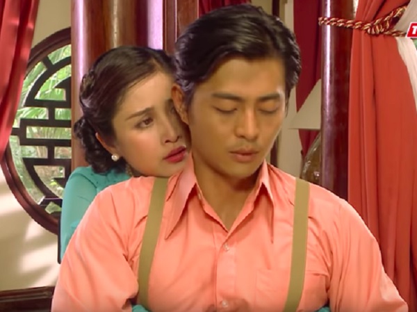 Sốc với cảnh lăng loàn ở 'Tiếng sét trong mưa': Mợ Hạnh Nhi lấy cả 2 cha con Khải Duy, chồng vừa đi khỏi là lao đến ôm con chồng