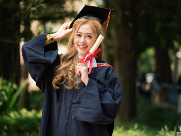 Á hậu Phương Nga đẹp xuất sắc trong bộ ảnh kỷ yếu chia tay thời sinh viên, điều đáng chú ý nhất là thành tích học quá đỉnh