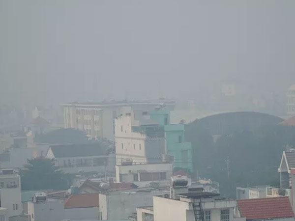 Làm gì giữa lúc 'bụi trời' mù mịt ở TP HCM, có thể thẩm thấu vào các phế nang phổi?