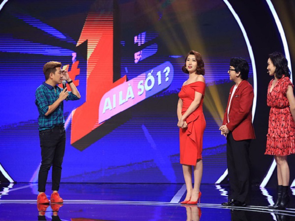 Thúy Ngân 'chết lặng' với màn chào hỏi cực gắt của Mạc Văn Khoa trong show 'Ai là số 1?'