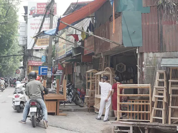 Lại đua nhau tái chiếm, 'xẻ thịt' vỉa hè Hà Nội
