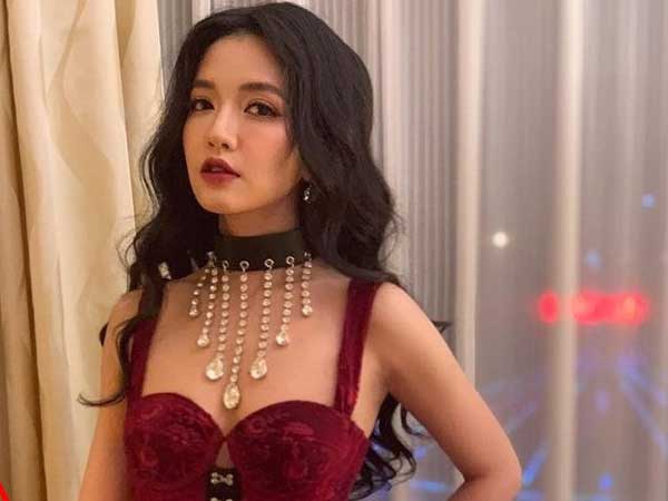 Khoe ảnh sexy hết nấc, Bích Phương để lộ bằng chứng photoshop quá đà