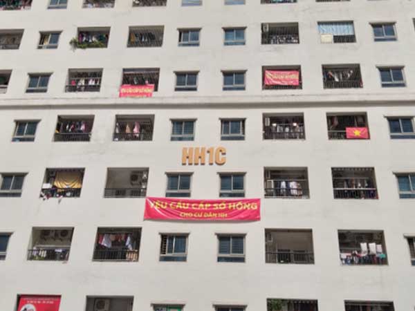 Hà Nội: Cư dân chung cư HH Linh Đàm 'ông Thản' đồng loạt treo băng rôn đòi sổ hồng