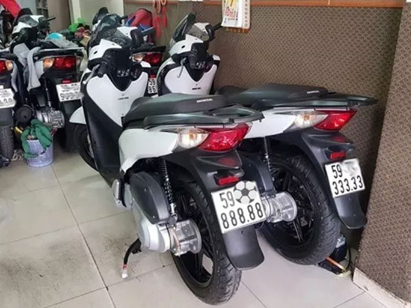 Chiêm ngưỡng bộ đôi Honda SH 2 tỷ, đắt ngang xe sang Mercedes