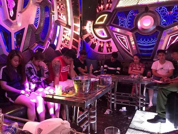 Kiểm tra quán karaoke ở huyện, phát hiện 34 người dương tính ma túy