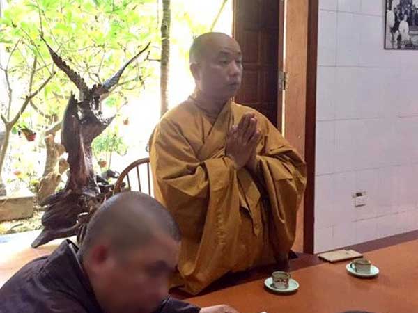 'Nếu phật tử cúng tượng ngọc hàng tỉ đồng cho thầy Toàn đặt ở chùa thì đó là tài sản của chùa'