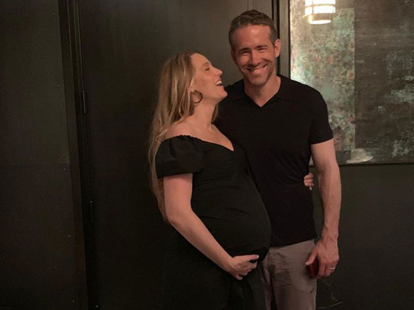 'Tài tử quyến rũ nhất hành tinh' Ryan Reynolds cùng mỹ nhân 'Gossip Girl' chào đón đứa con thứ 3
