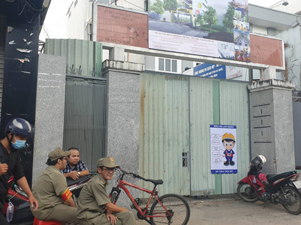 Trường học ở trung tâm Sài Gòn bị đổ sập khi đang tháo dỡ, 2 người thương vong