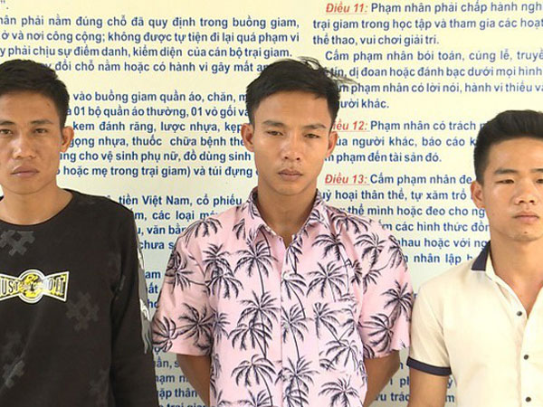 Vụ 13 nữ nhân viên bị giam lỏng trong quán karaoke: Nhiều lần bị bắt ra đường hốt phân trâu, bò vì không nghe lời