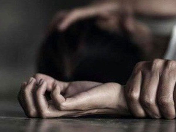 Vờ sang nhà thắp nhang cho người đã khuất, nhiều lần hiếp dâm con gái người tình