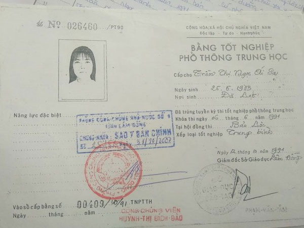 Bà Ái Sa không có em gái trùng tên với trưởng phòng mượn bằng?