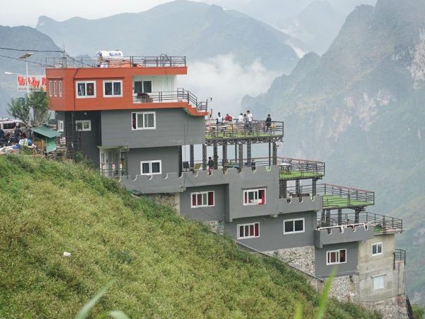 Nhà hàng trên đèo Mã Pí Lèng: Nơi đây không cần phải có giấy phép xây dựng