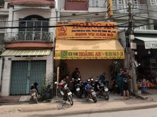 Mở cửa hàng kinh doanh lúc sáng sớm, chủ tiệm tá hỏa phát hiện mất 200 cây vàng