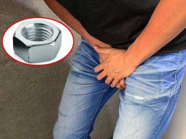 Người đàn ông cấy gần chục chiếc đinh vít vào của quý để tăng khoái cảm và cái kết không lường trước