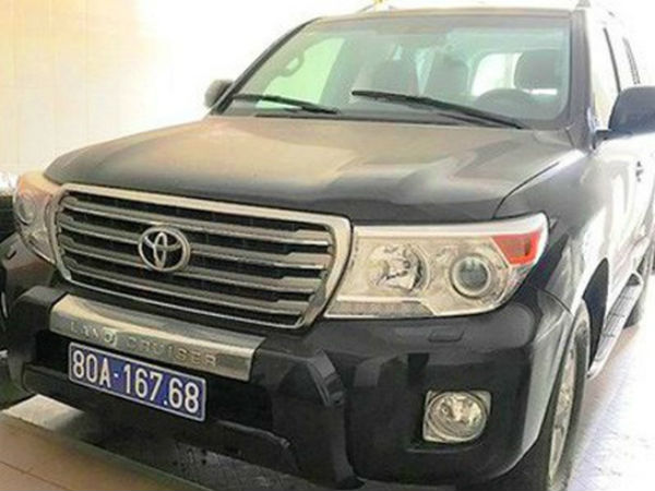Một cán bộ ở Cao Bằng nhận quà là chiếc ôtô trị giá hơn 3,7 tỉ đồng