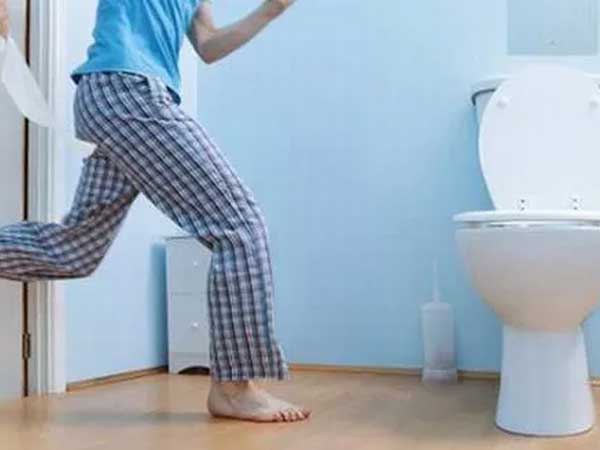 Mắc chứng 'nghiện' nhà vệ sinh, người đàn ông không dám 'yêu' vợ