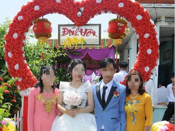 Bí quá hóa...ăn may, sát giờ cưới còn bị tai nạn giao thông, chú rể lên mạng cầu cứu và nhận được kết quả mỹ mãn thế này